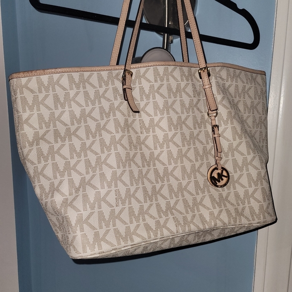 Michael Kors monogram tote - Picture 2 of 5
